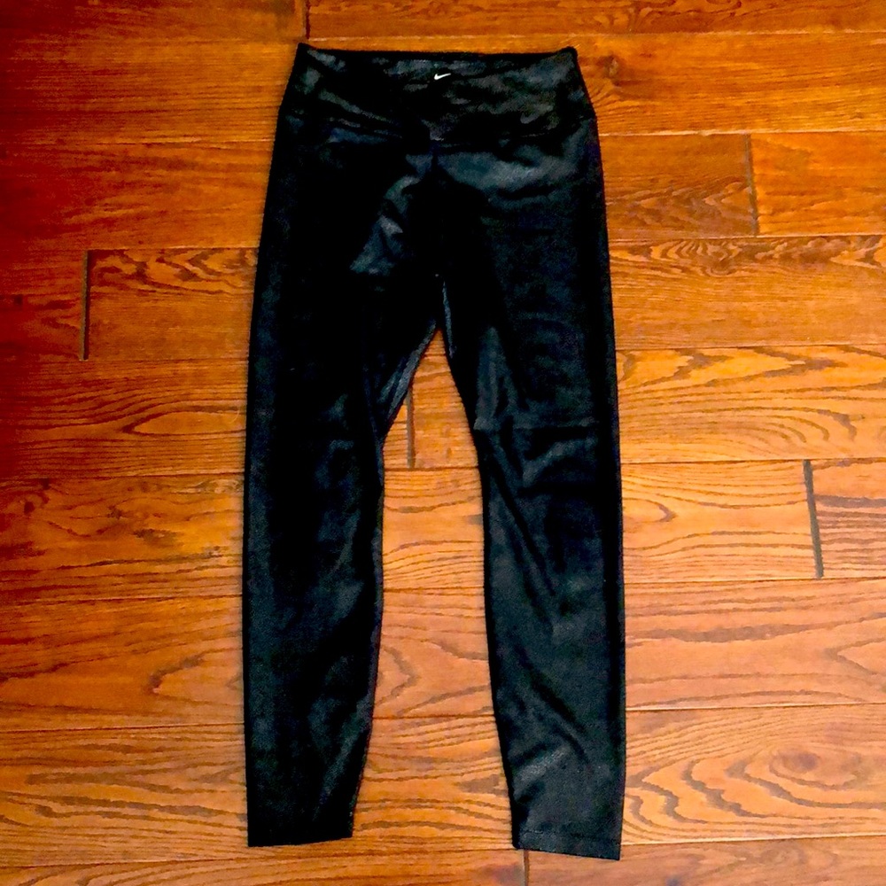 🤗 SALE!!🤗 Nike Dri-fit black shimmer leggings.